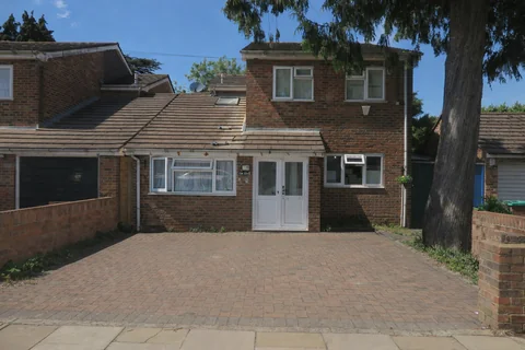Five bedroom semi-detached house on Alleyn Park, Southall